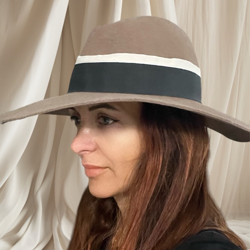 HAT, brand: Hatt Attack. Color Taupe.